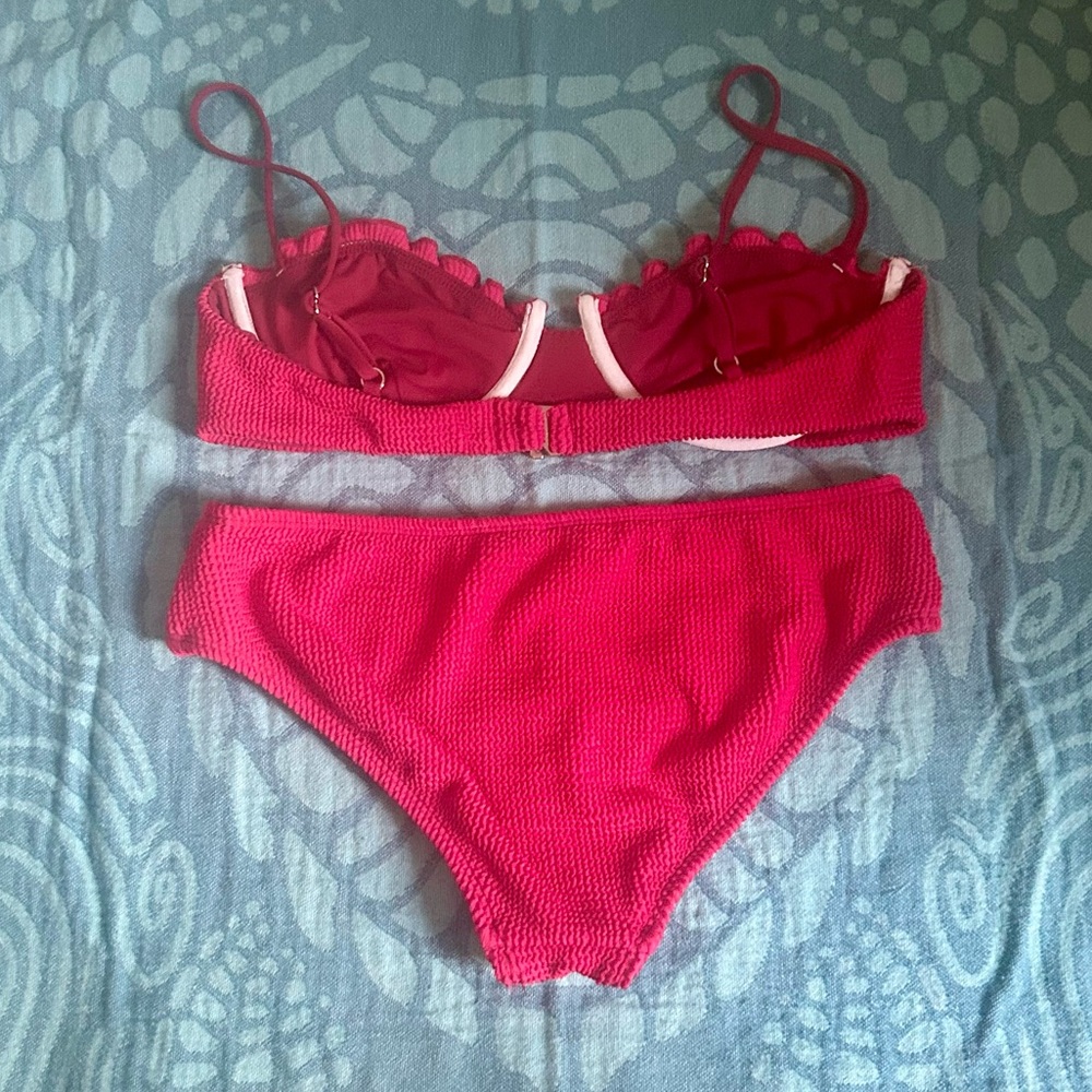 Dippin' Daisy's Vibrant Pink Balconette Crinkle Stretch Bikini Set - Picture 4 of 8